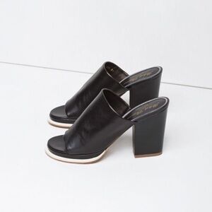 Robert Clergerie ‘Astro’ Contrast Trim Leather Mules – Size 6.5